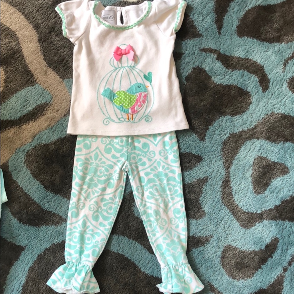 Size 2T Mud Pie outfit.